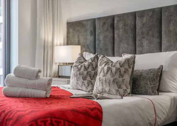Riverfront Retreat In London 2 Bed 2 Bath