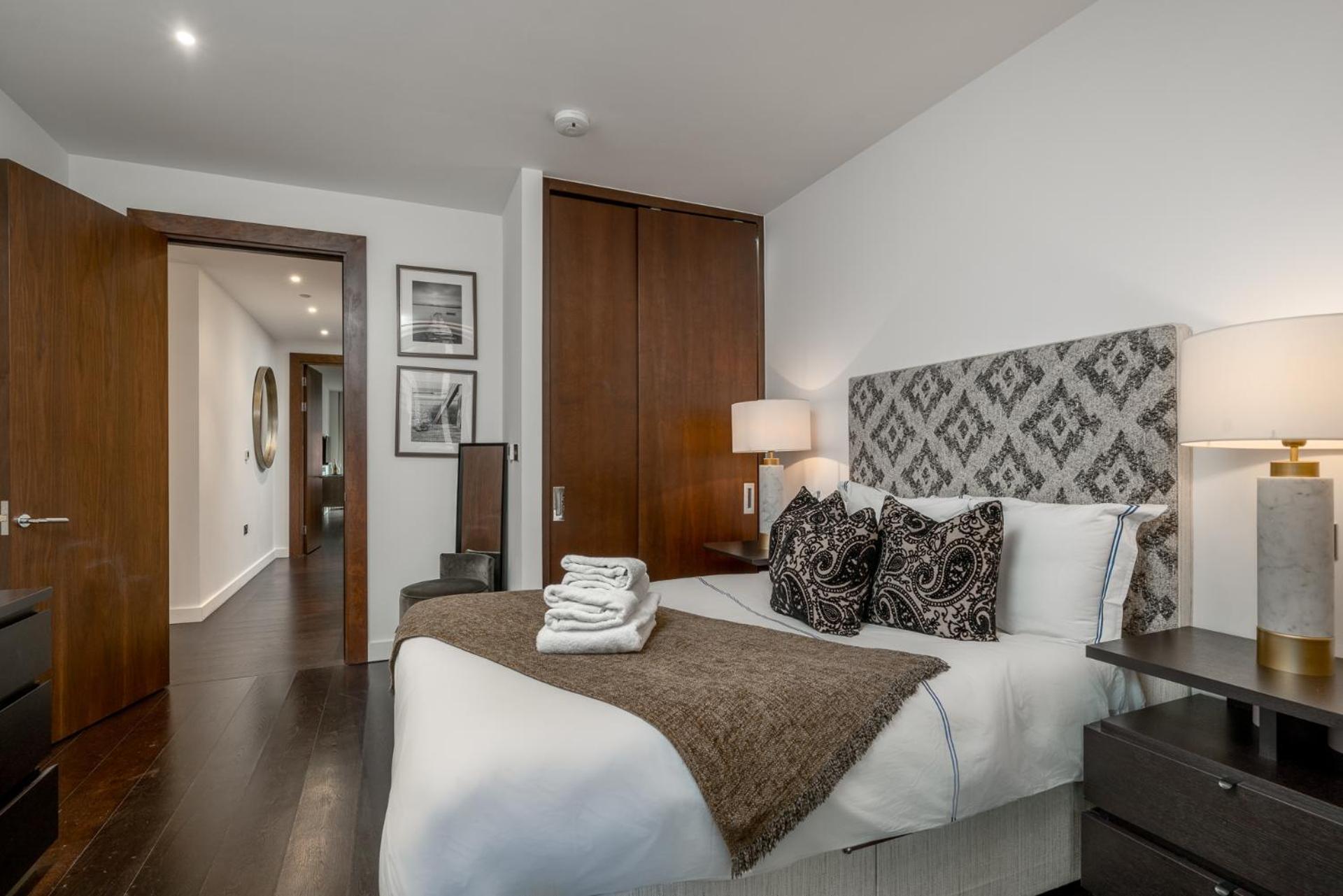 Riverfront Retreat In 2 Bed 2 Bath Londra