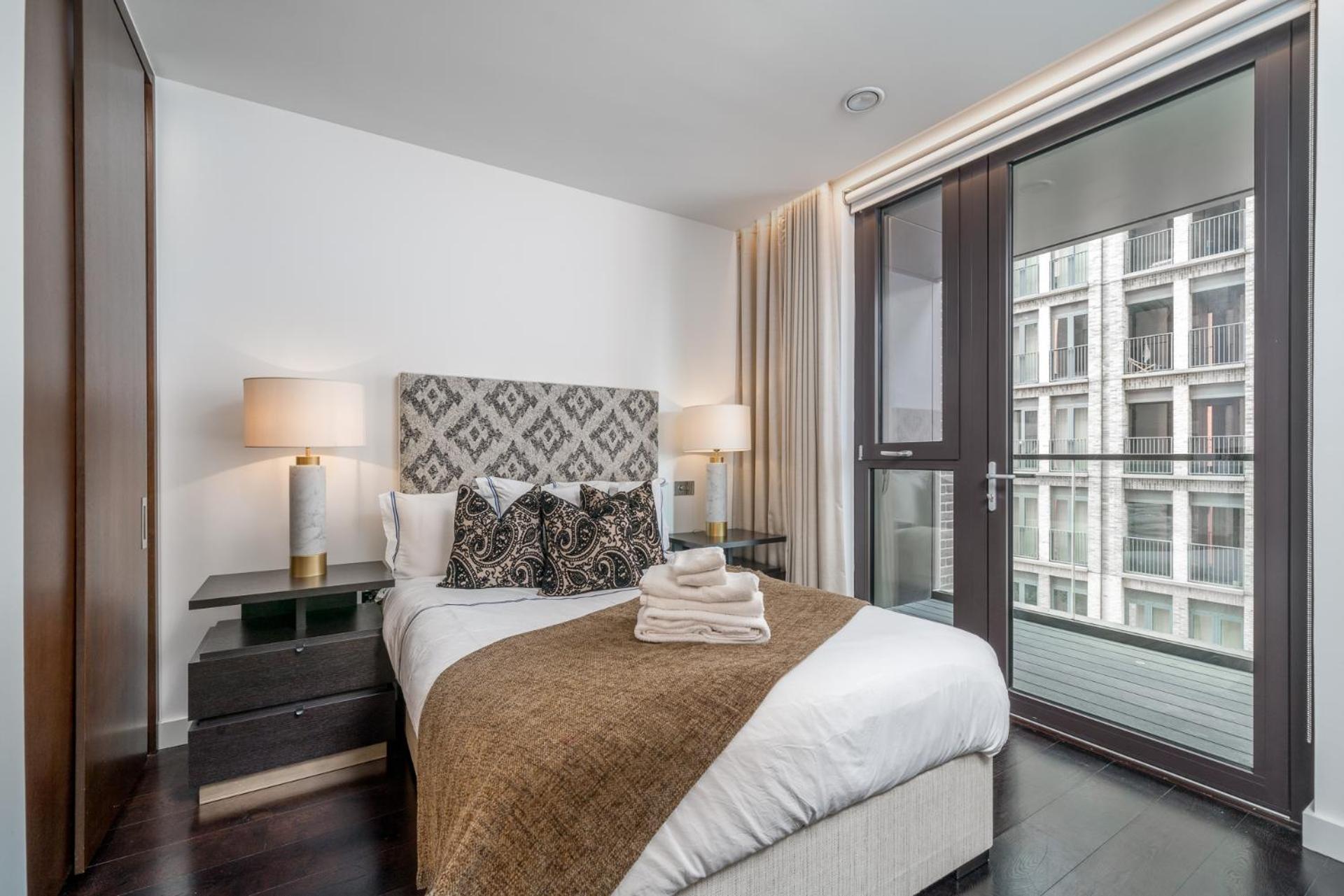 Riverfront Retreat In 2 Bed 2 Bath *