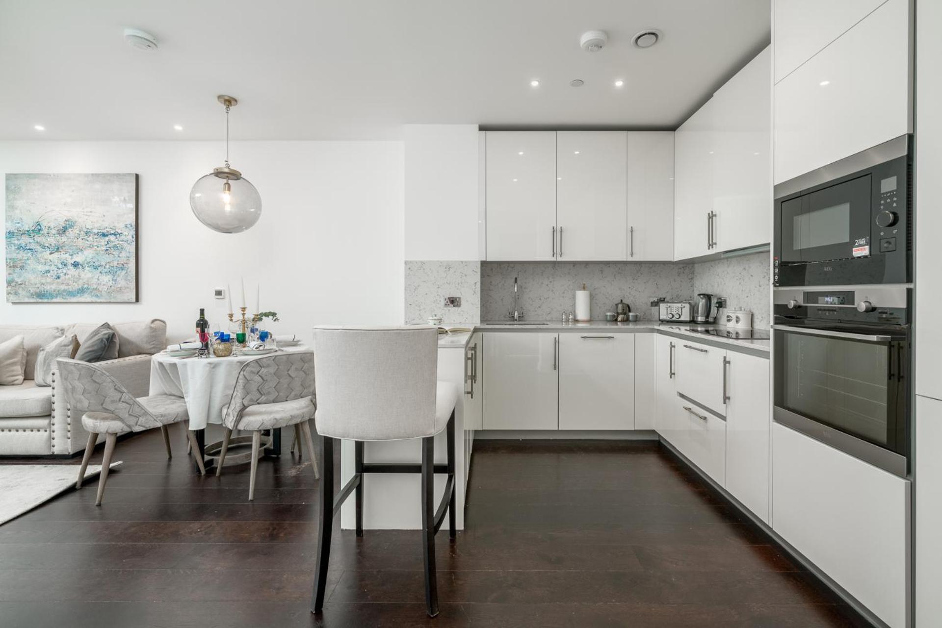 Appartamento Riverfront Retreat In 2 Bed 2 Bath Londra