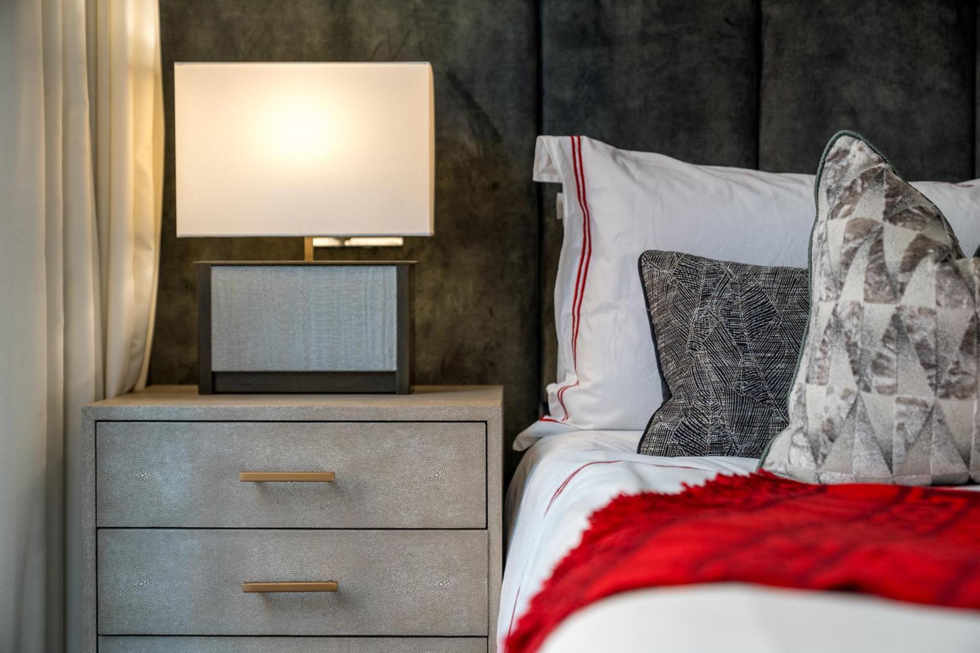 Riverfront Retreat In 2 Bed 2 Bath Londra
