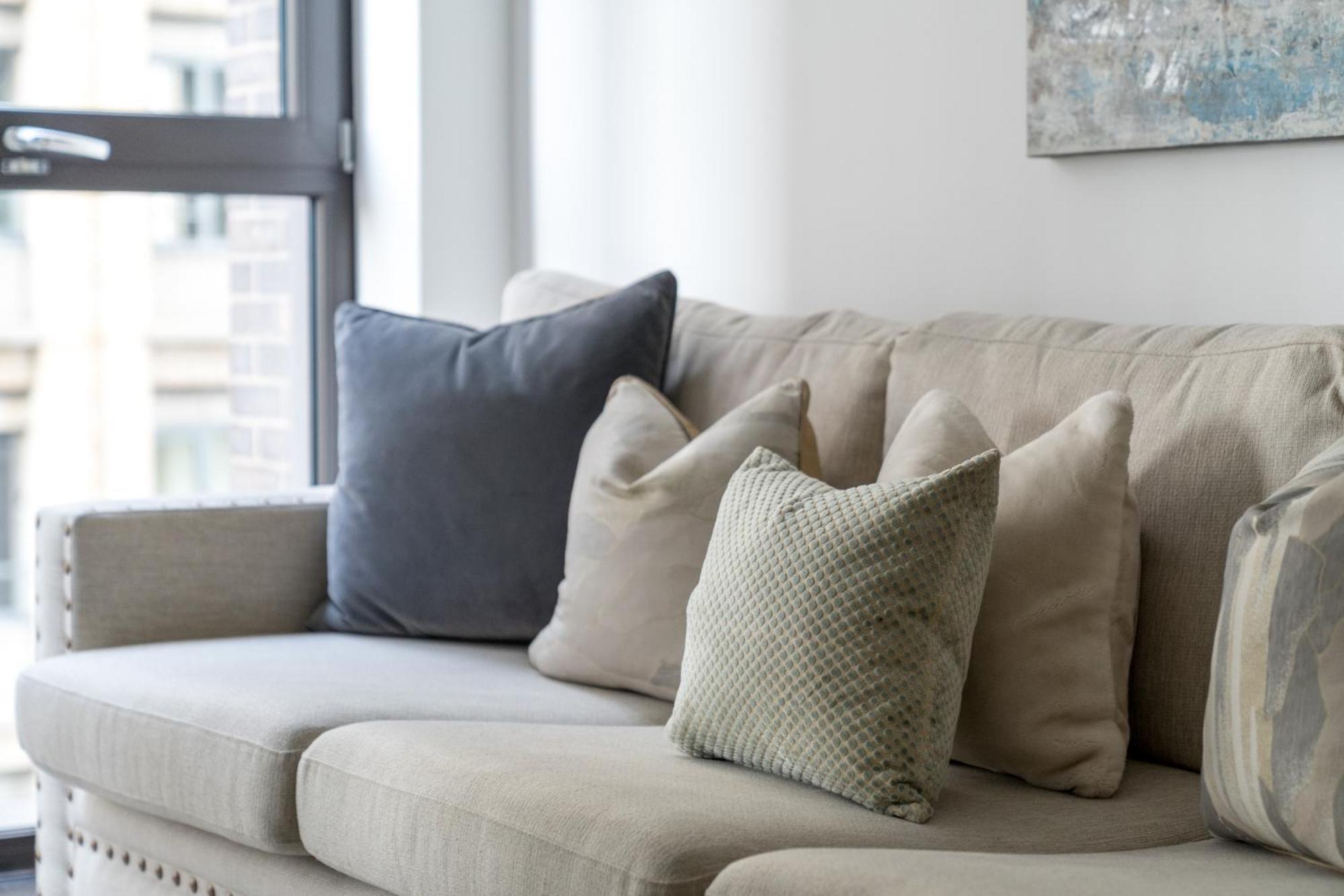 Riverfront Retreat In 2 Bed 2 Bath Londra