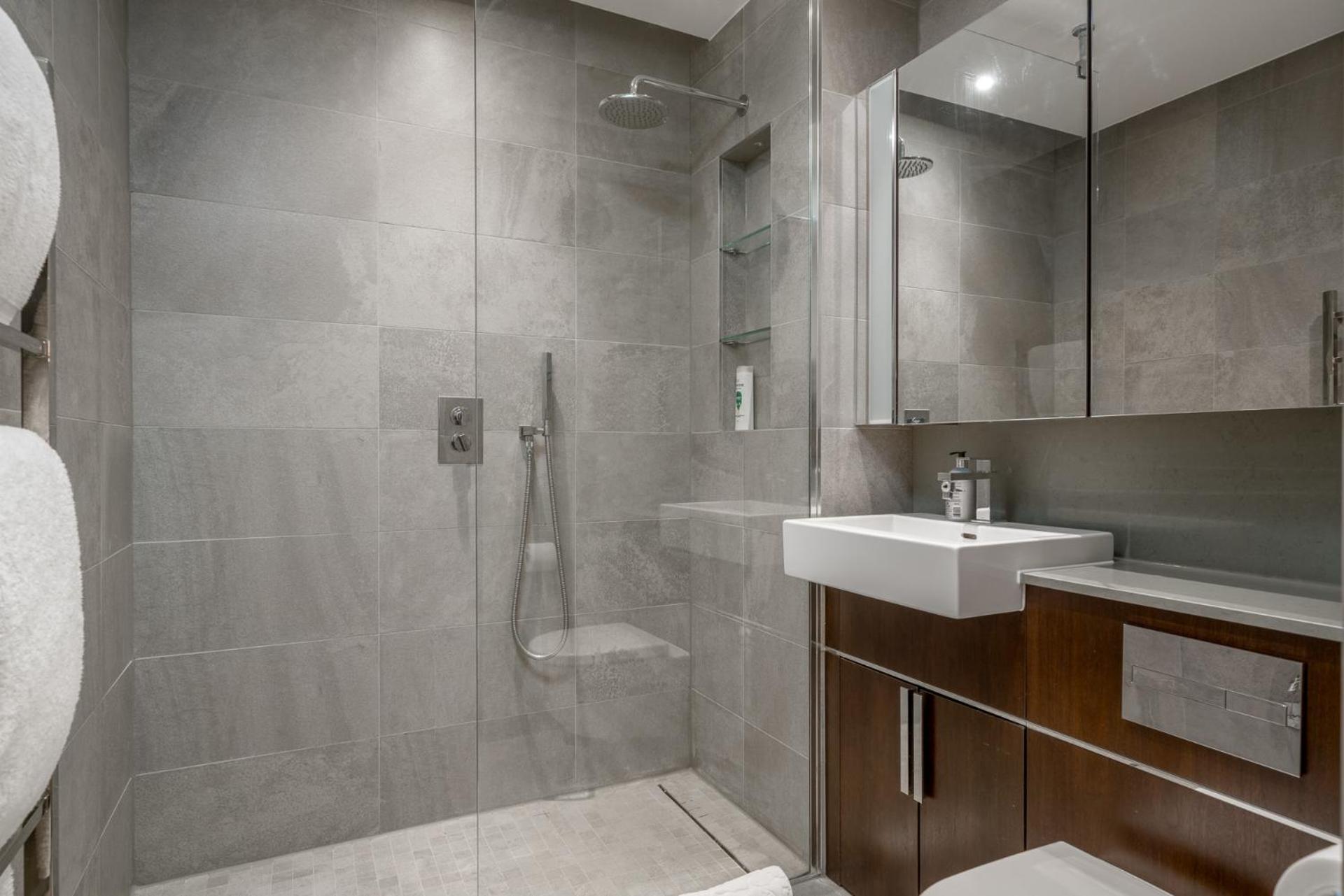 Riverfront Retreat In 2 Bed 2 Bath Appartamento
