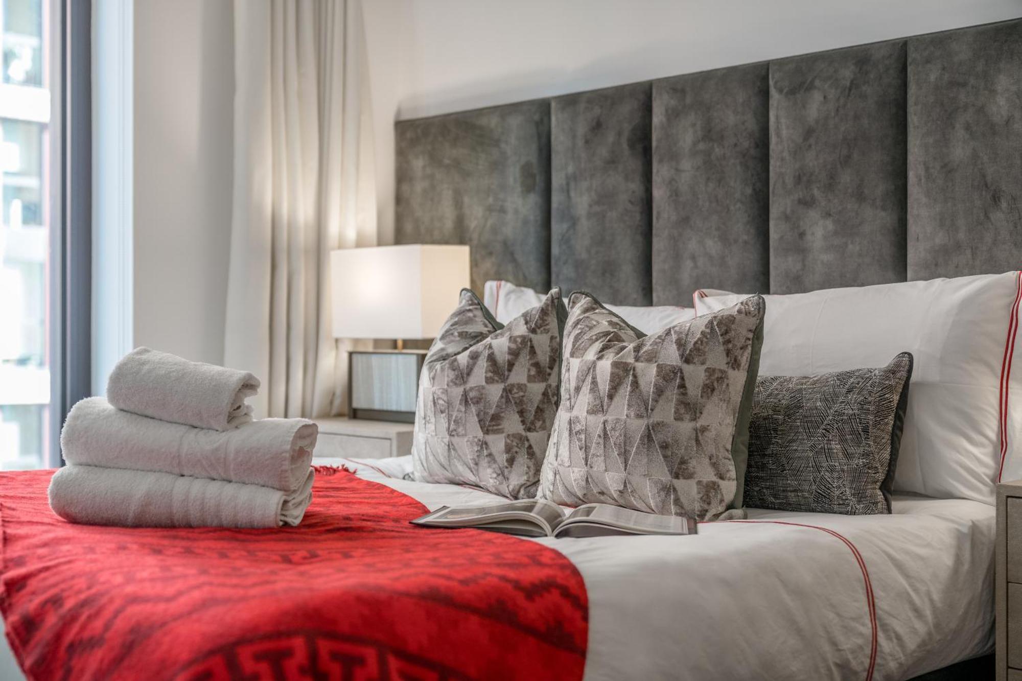 Riverfront Retreat In 2 Bed 2 Bath Appartamento Londra